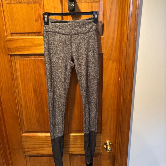 Outdoor Voices Soft Gray Two Tone High Rise Cloudknit Stirrup Leggings XS - Picture 2 of 5